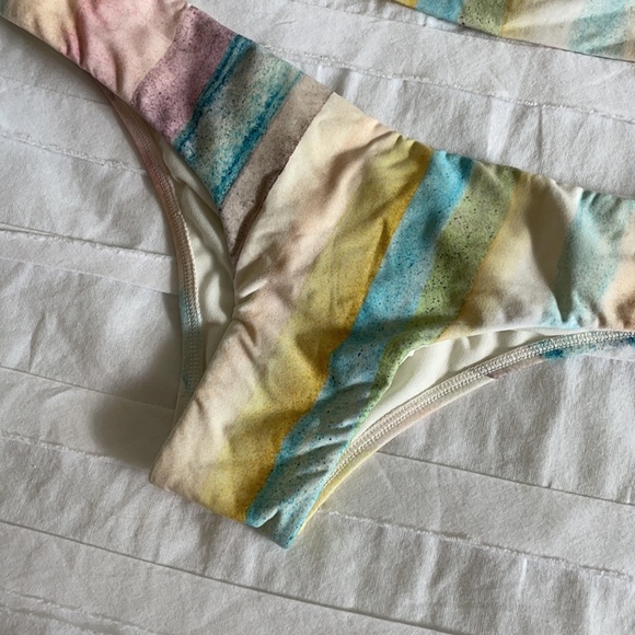 Billabong swim suit - Picture 3 of 7